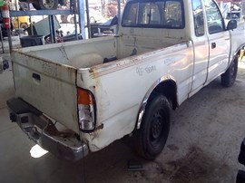 1996 TOYOTA TACOMA, SR5, EXTD CAB, 2.4L, AT, 2WD,  Z25032